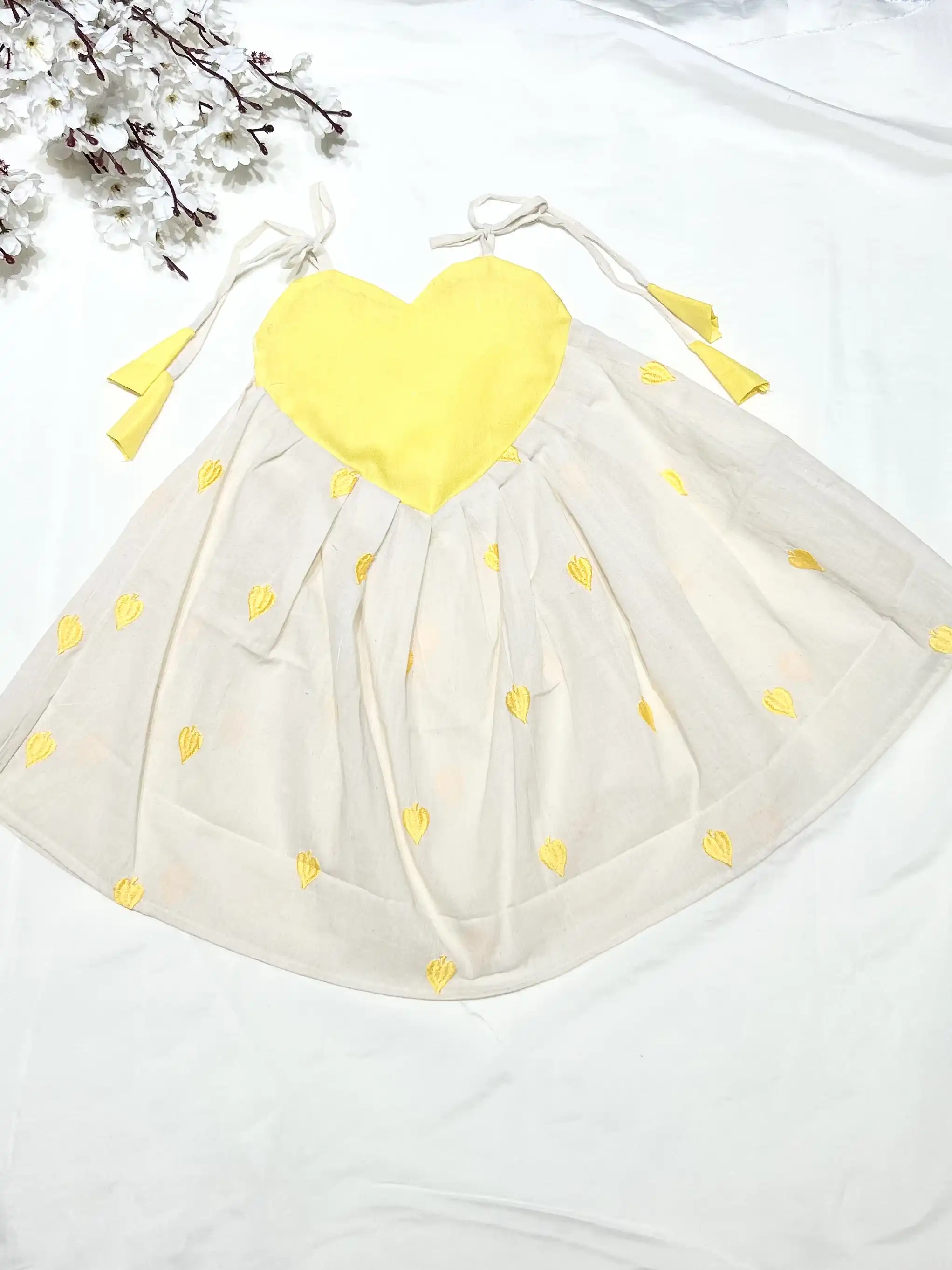 Kora heart-yellow
