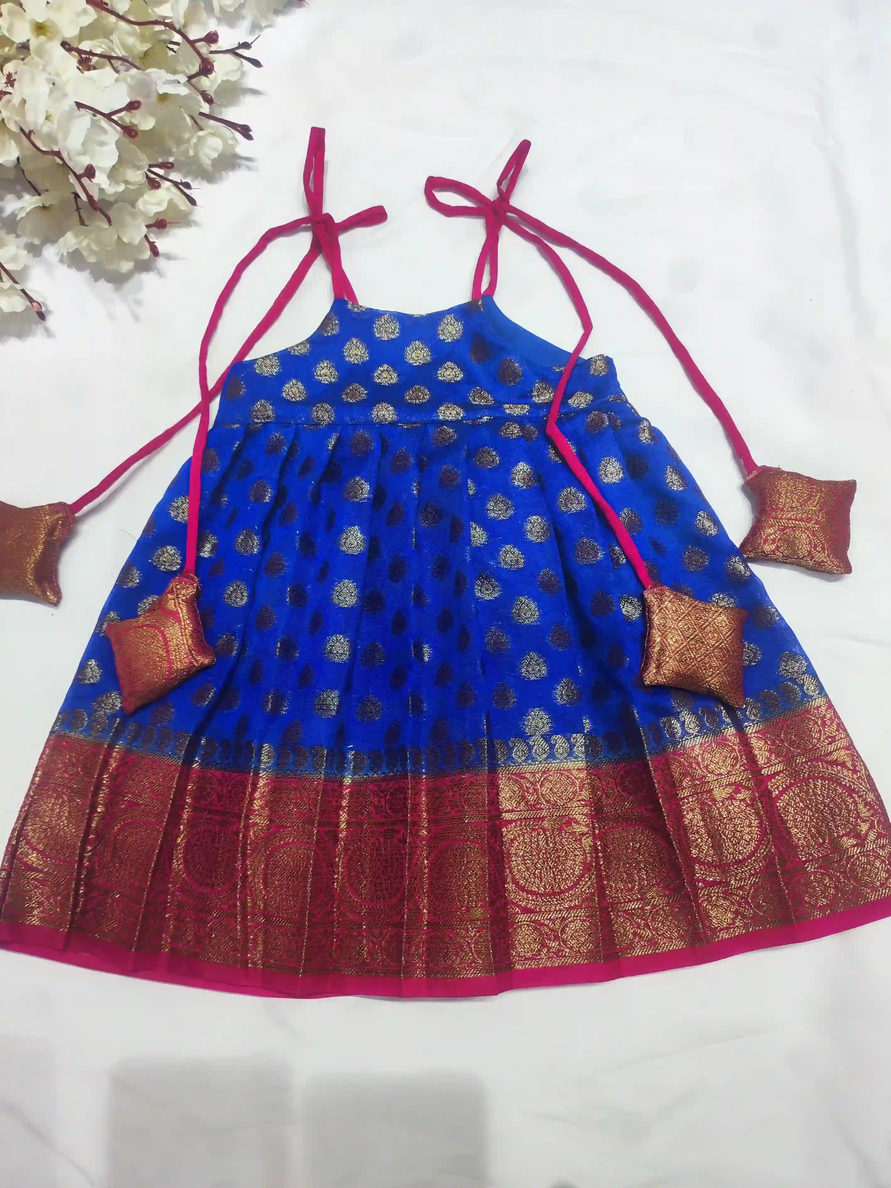Thumbnail of Little Pattu - blue